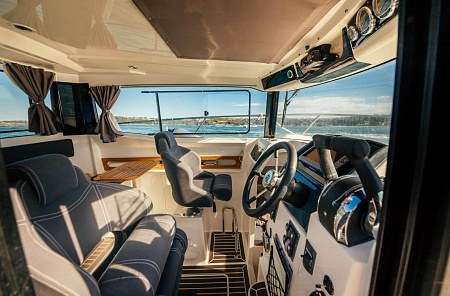 Катер Parker 800 Pilothouse